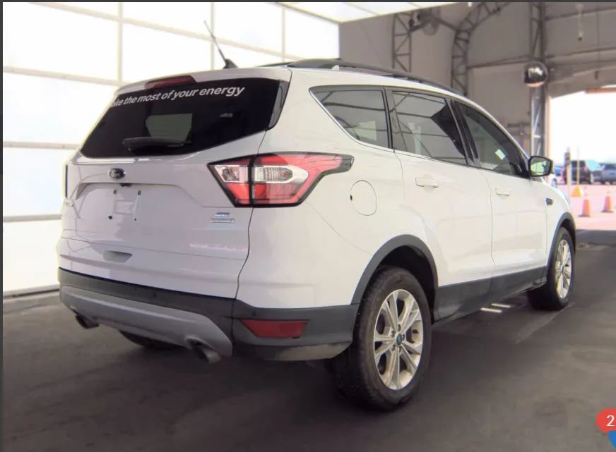 Used 2018 Ford Escape SE w/ SE Sync 3 Package FWD image 2