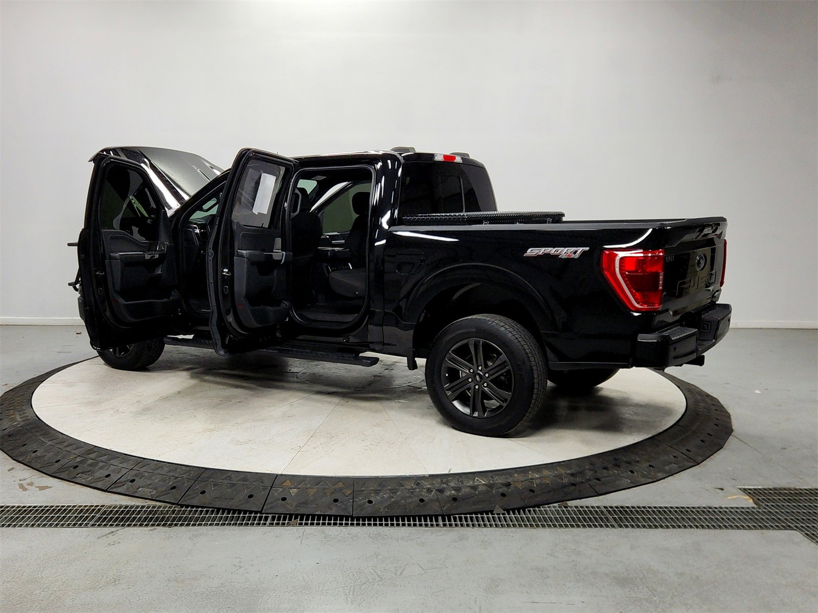 Used 2022 Ford F150 XLT w/ Equipment Group 302A High image 13