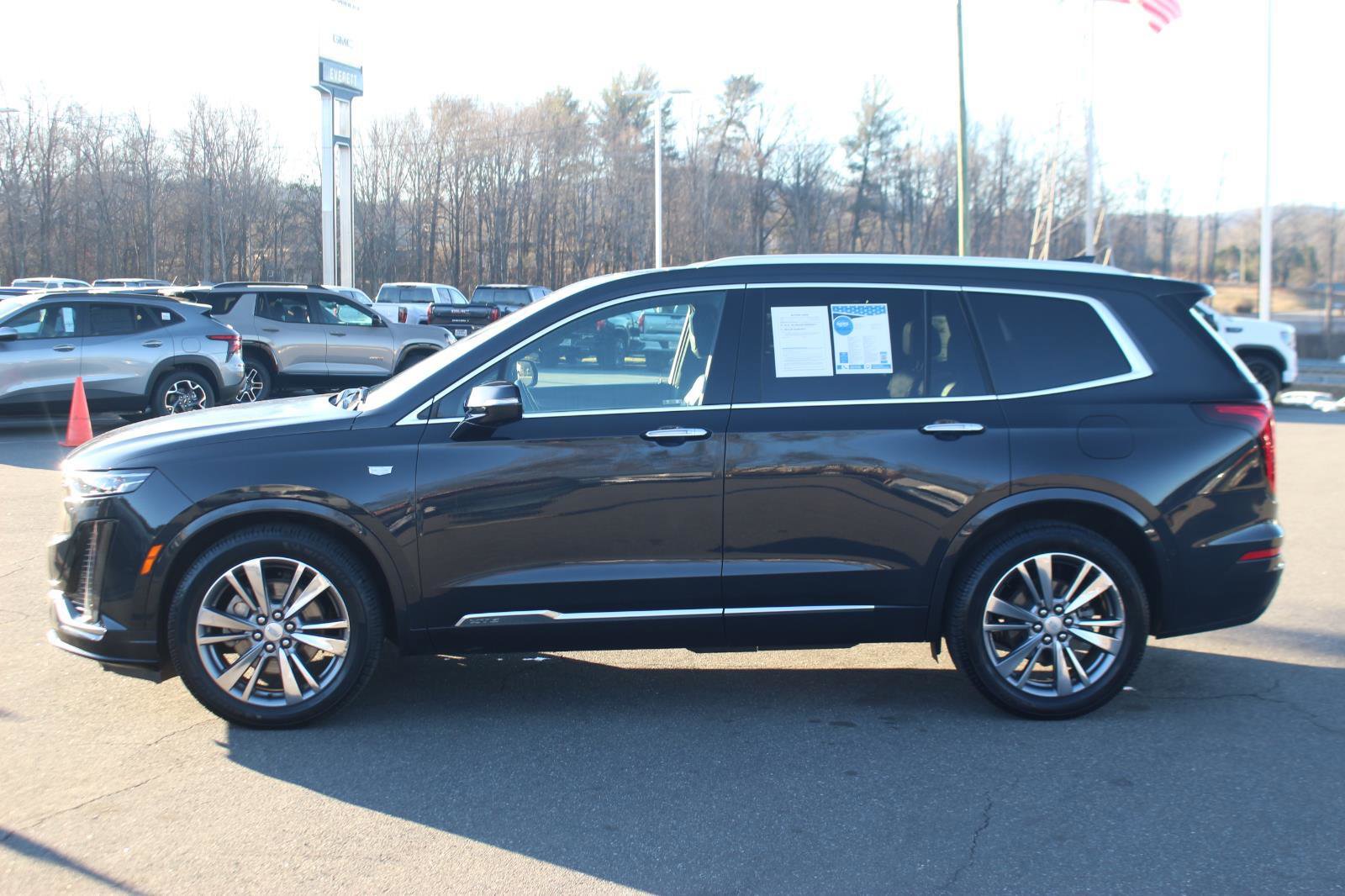 Used 2020 Cadillac XT6 Premium Luxury w/ Platinum Package image 4