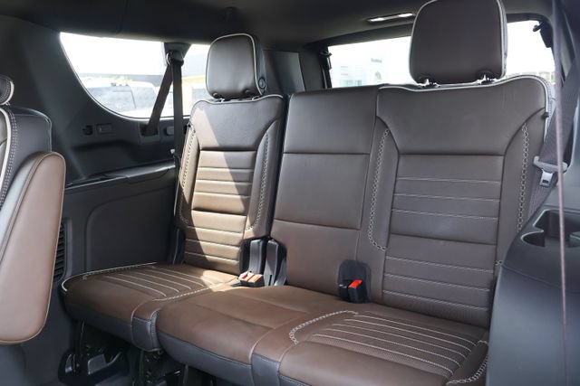 Used 2025 GMC Yukon XL Denali Ultimate AWD/4WD image 11