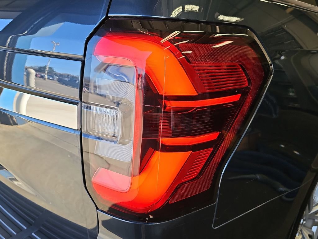 Used 2022 Ford Expedition Limited image 35