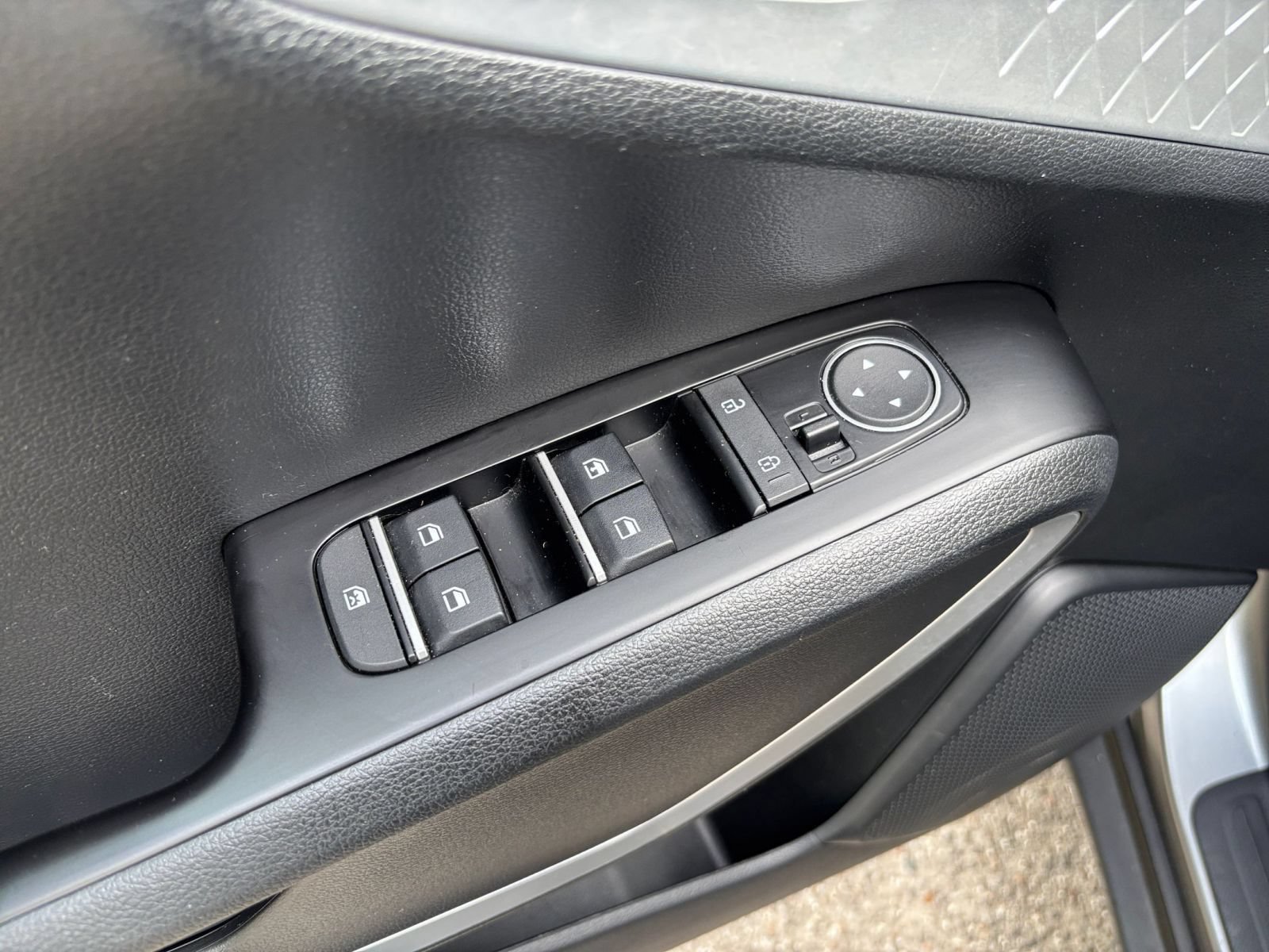 Used 2025 Kia Soul LX w/ LX Technology Package FWD image 18