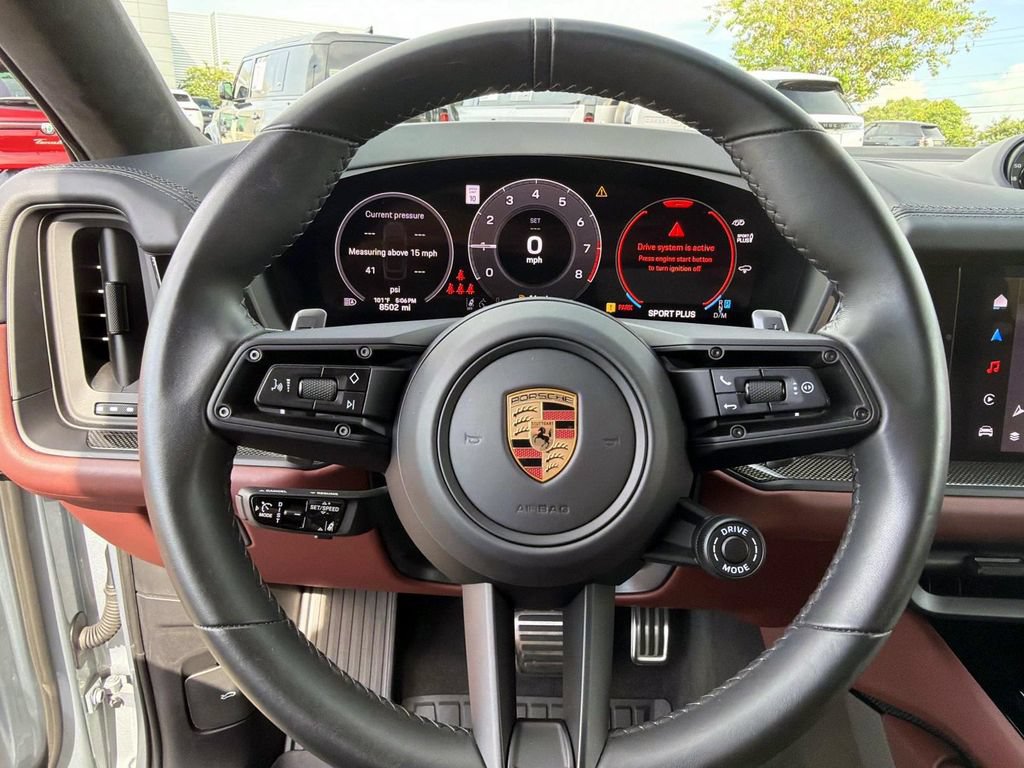 Used 2025 Porsche Cayenne GTS AWD/4WD image 27