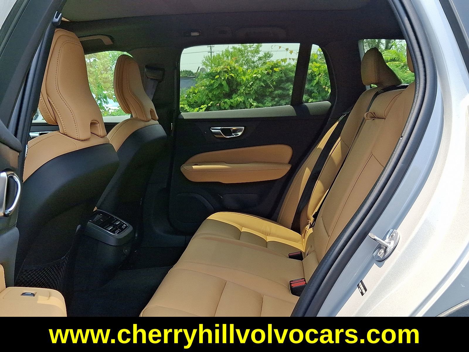 New 2025 Volvo V60 B5 Cross Country Ultra w/ Protection Package Premier image 11