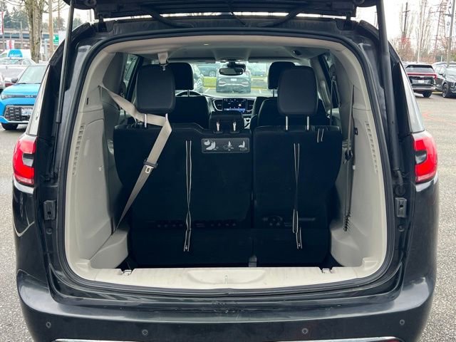Used 2021 Chrysler Pacifica Touring-L image 8