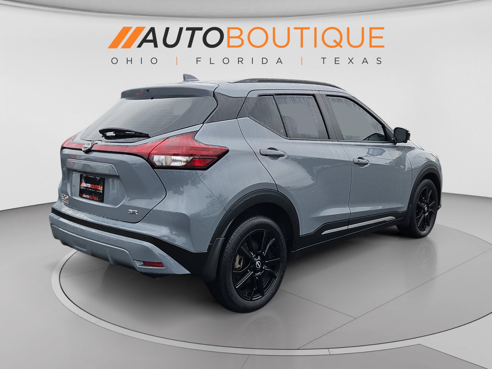 Used 2023 Nissan Kicks SR w/ SR Premium Package FWD image 6