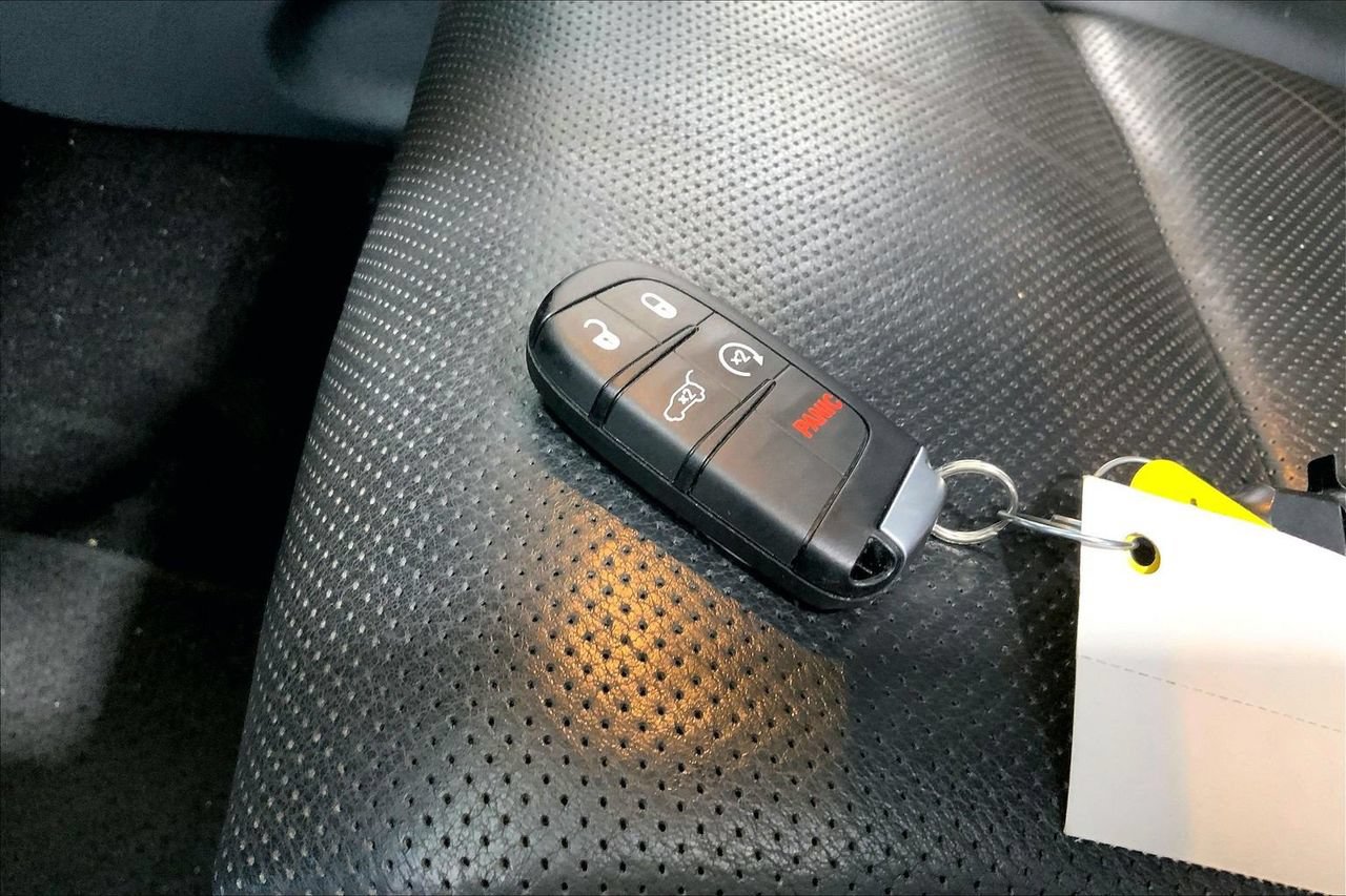Used 2021 Jeep Grand Cherokee Summit AWD/4WD image 19