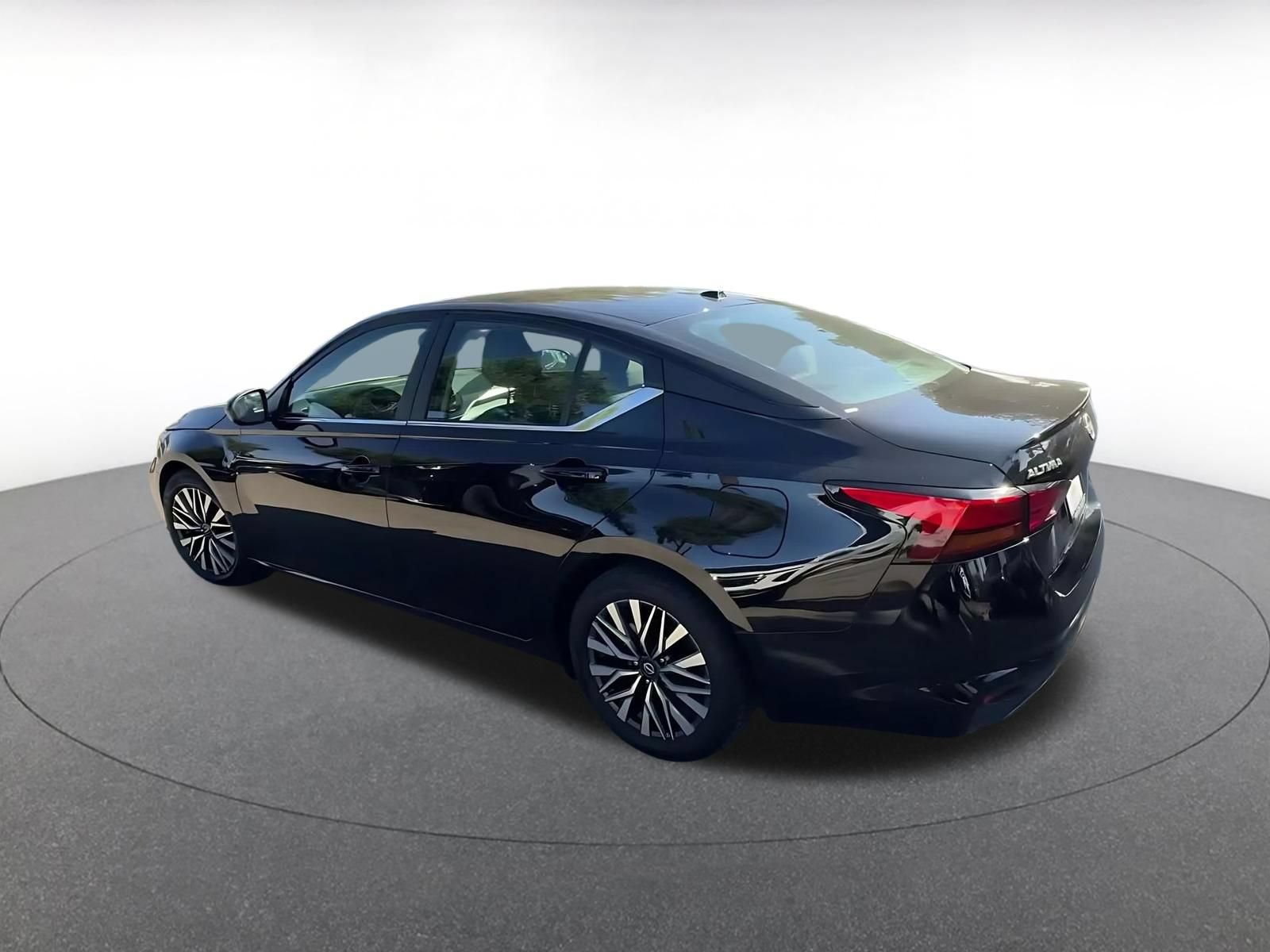 Used 2026 Nissan Altima 2.5 SV FWD image 9