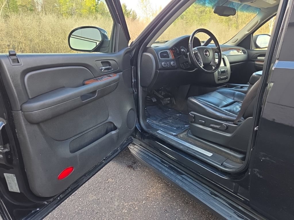 Used 2008 GMC Yukon SLT w/ SLT Preferred Equipment Group AWD/4WD image 9
