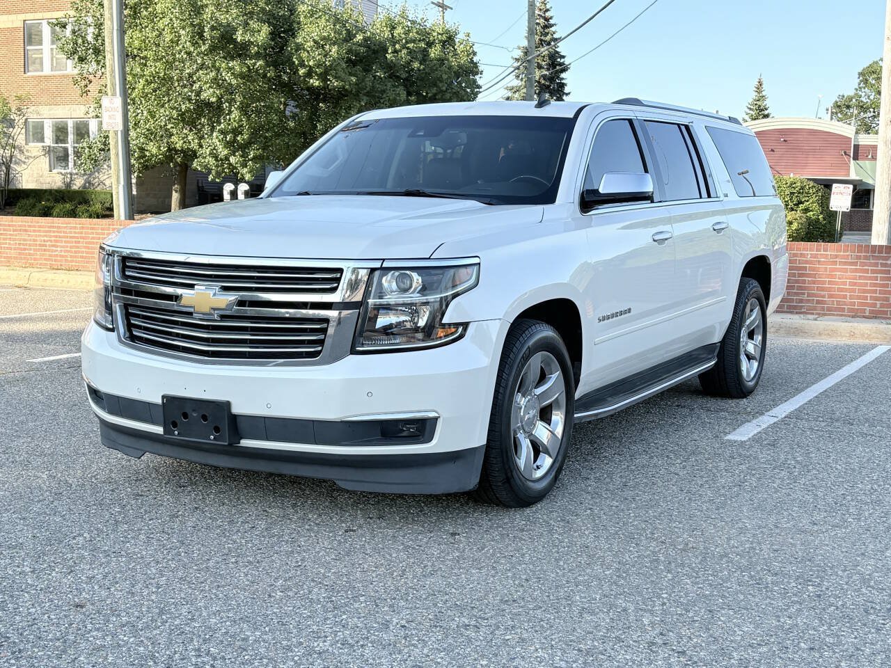 Used 2015 Chevrolet Suburban LTZ RWD image 5