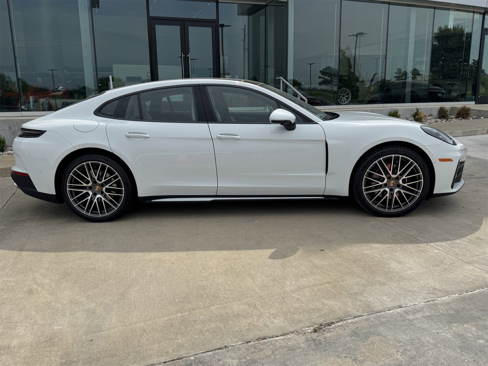 New 2025 Porsche Panamera 4 image 8