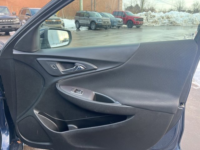 Used 2022 Chevrolet Malibu LT image 9