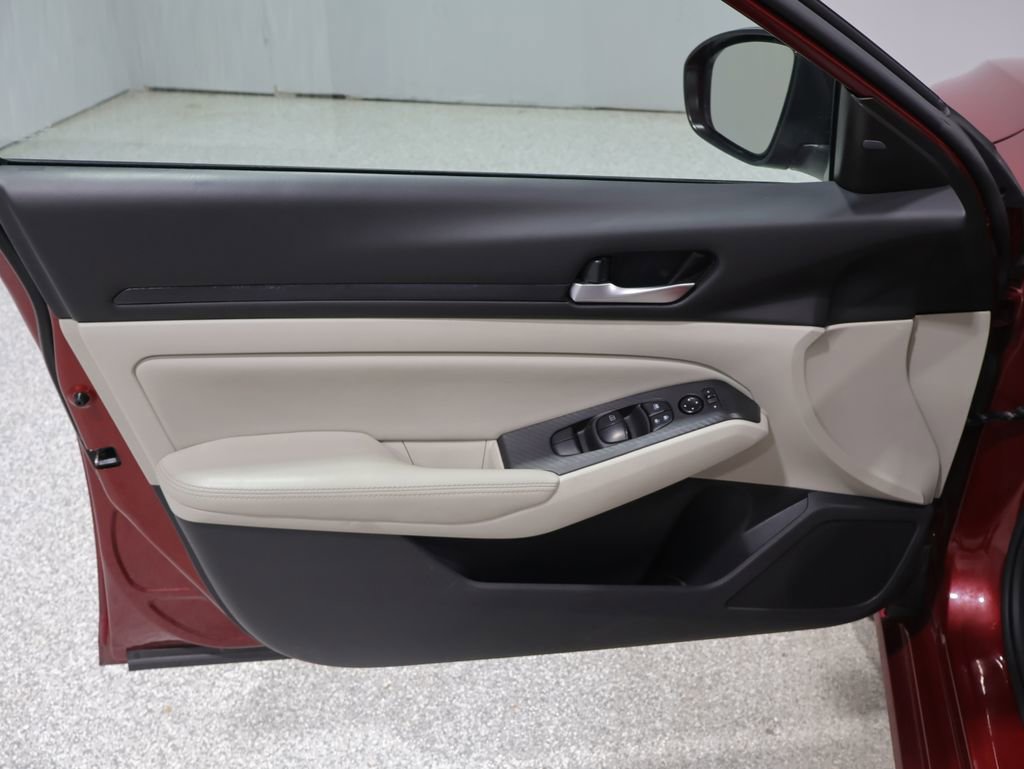 Used 2024 Nissan Altima 2.5 SV AWD/4WD image 12