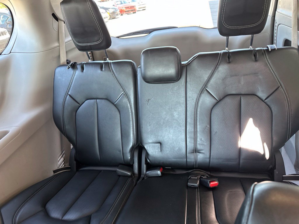 Used 2024 Chrysler Pacifica Touring-L FWD image 9
