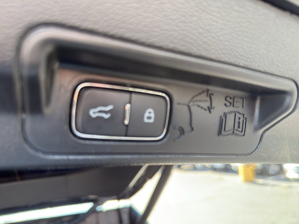 Used 2022 Ford Explorer XLT w/ Equipment Group 202A image 29