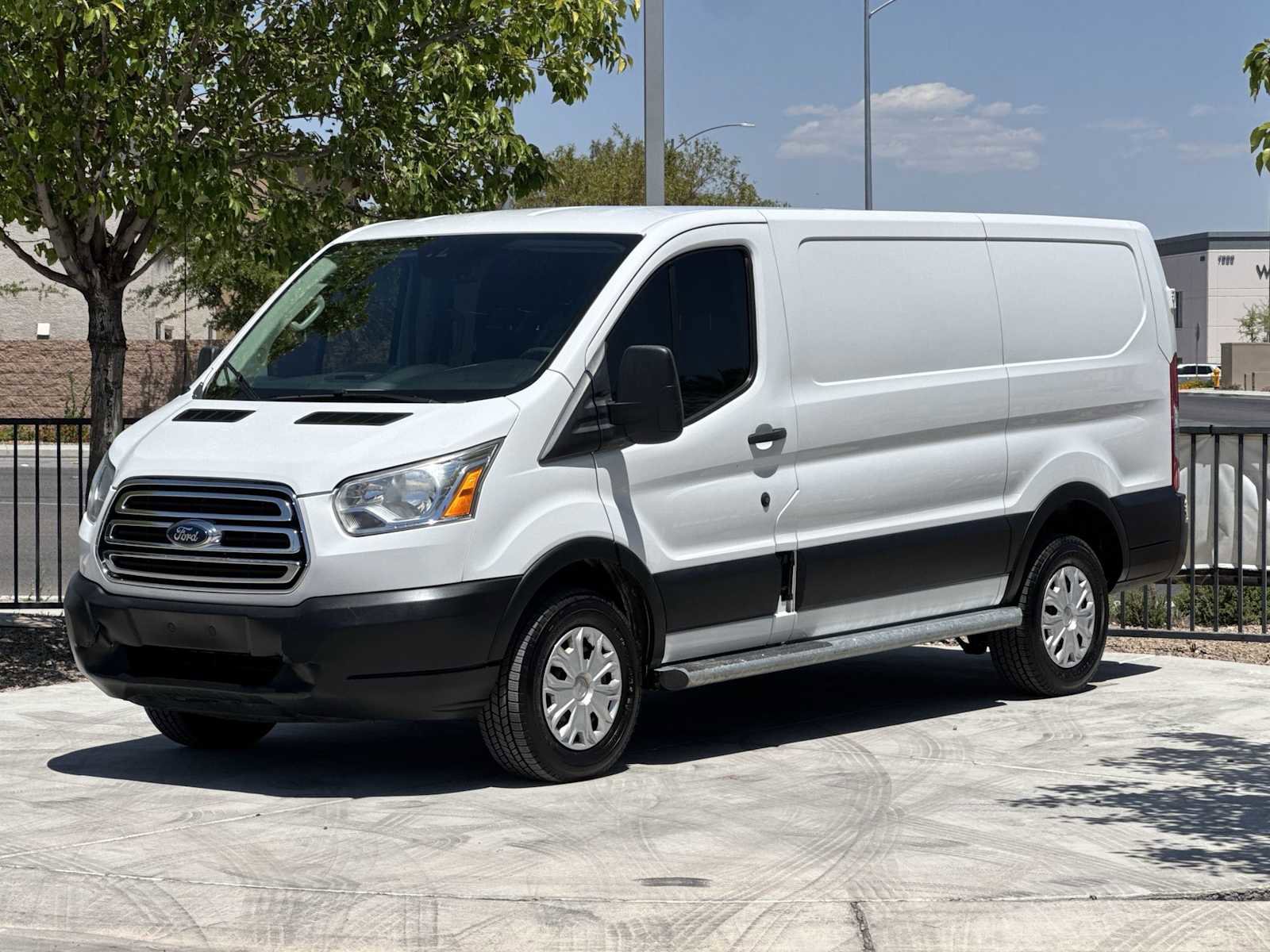 Used 2019 Ford Transit 250 130 Low Roof w/ Exterior Upgrade Package RWD image 4