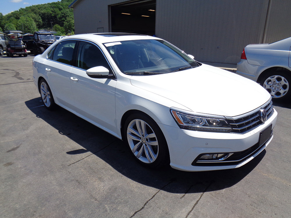 Used 2018 Volkswagen Passat 2.0T SE FWD image 8