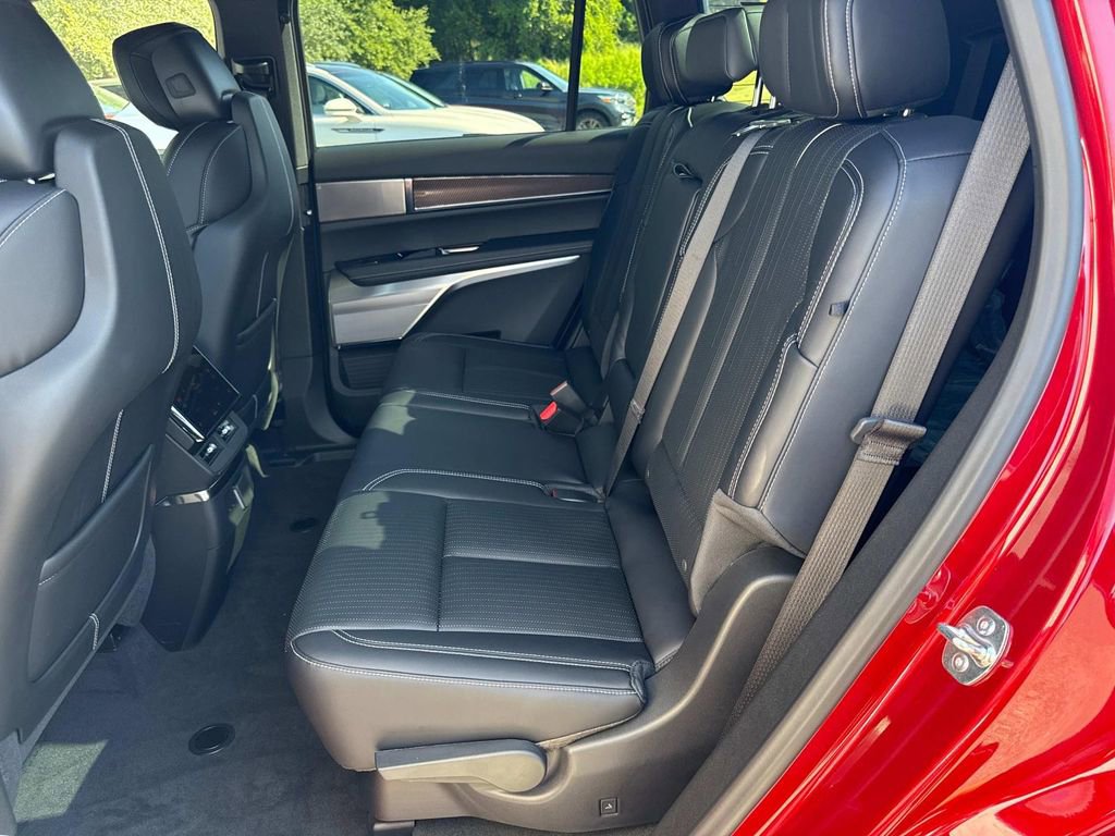 New 2026 Cadillac Vistiq Luxury image 14