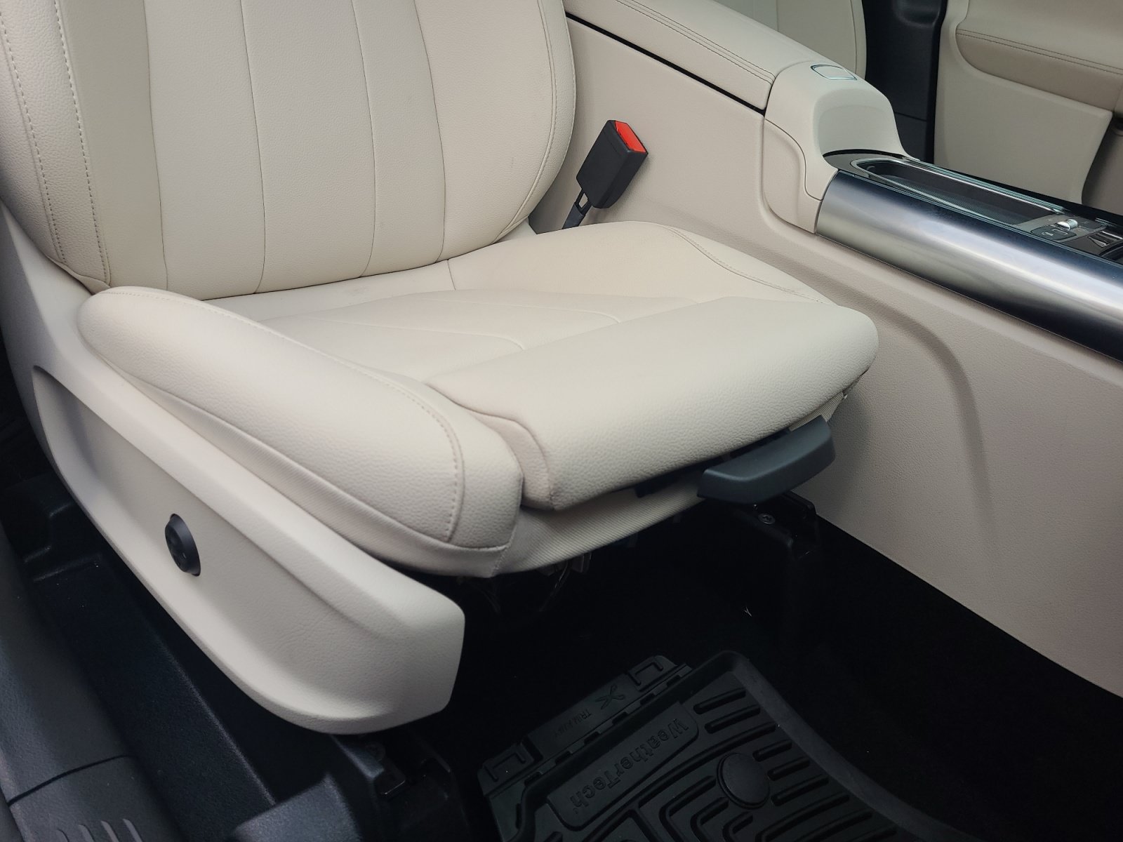 Used 2025 Mercedes-Benz GLA 250 4MATIC image 30