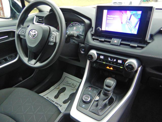 Used 2025 Toyota RAV4 XLE image 5
