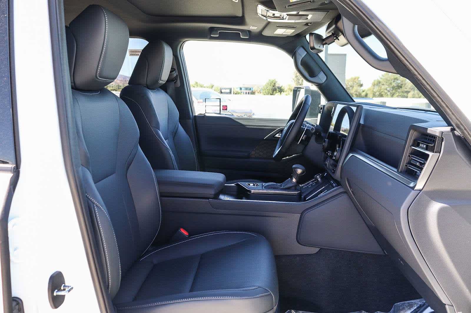 New 2026 Lexus GX 550 w/ Accessory Package (2T) AWD/4WD image 19