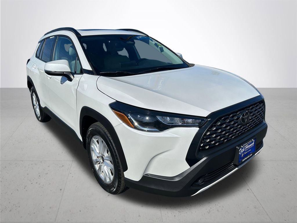 Used 2023 Toyota Corolla Cross LE w/ Moonroof Package image 5