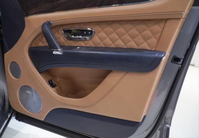 Used 2017 Bentley Bentayga image 20