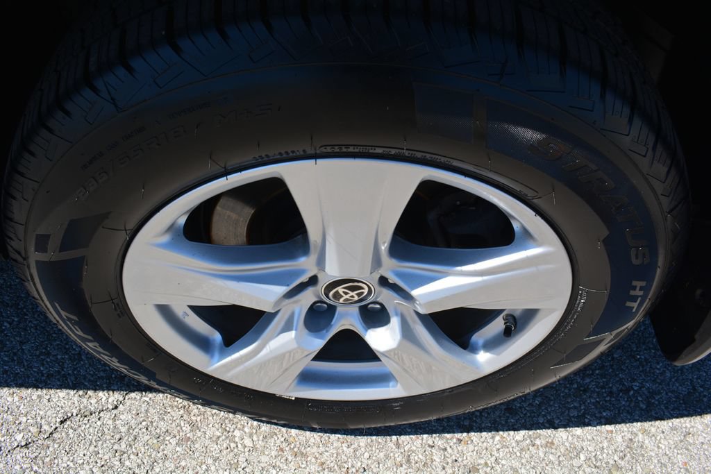 Used 2021 Toyota Highlander LE AWD/4WD image 26