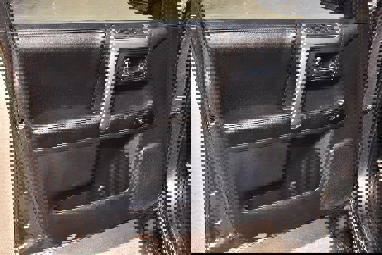 Used 2015 Toyota 4Runner Limited image 35