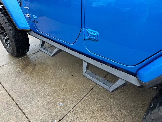 Used 2022 Jeep Wrangler Unlimited Sahara w/ Cold Weather Group image 18