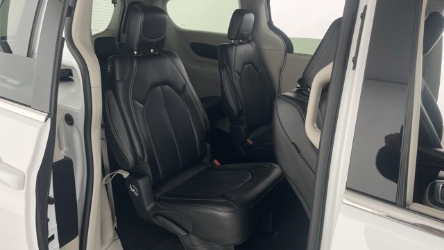 Used 2024 Chrysler Pacifica Touring-L image 48