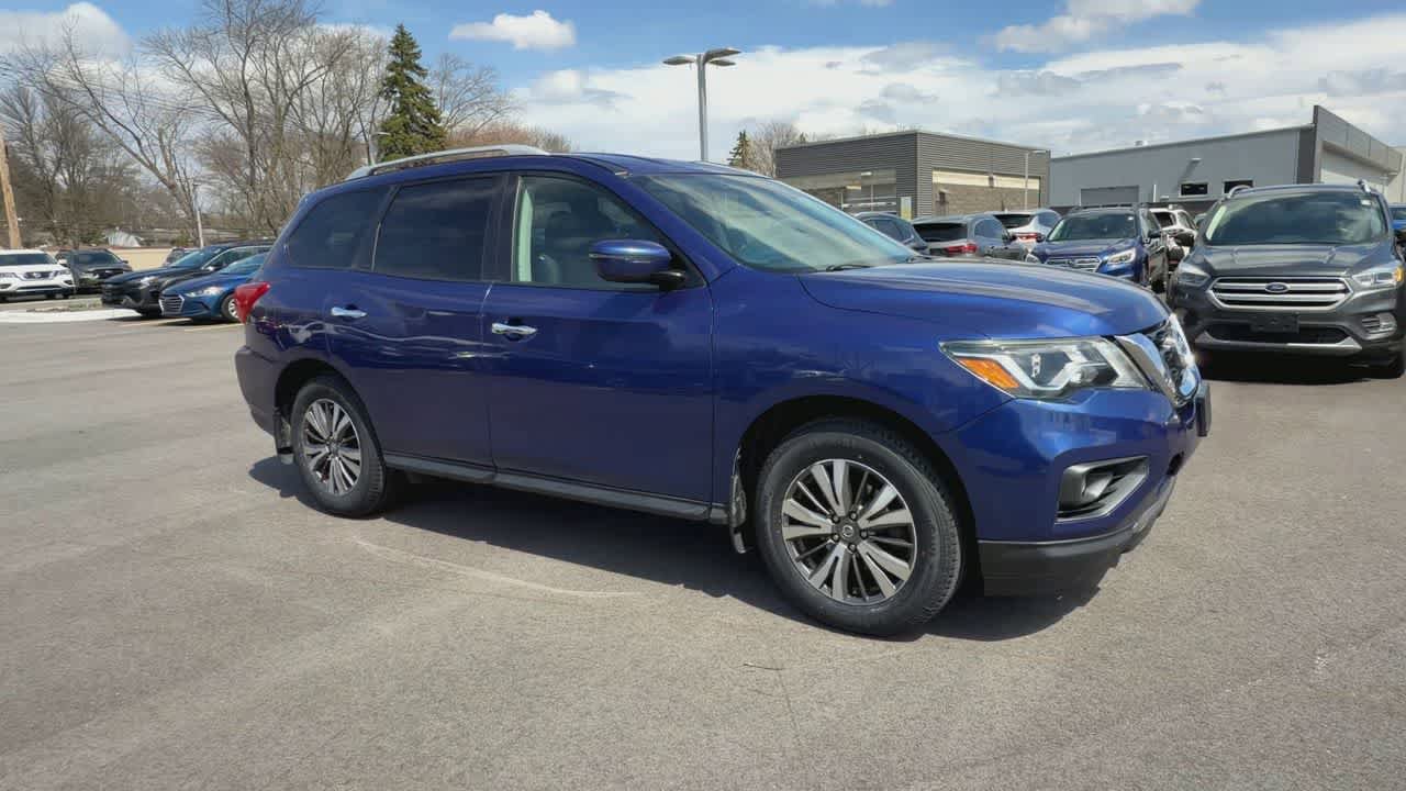 Used 2017 Nissan Pathfinder SV AWD/4WD video 2