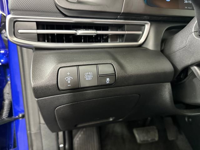 Used 2025 Hyundai Elantra Blue image 19