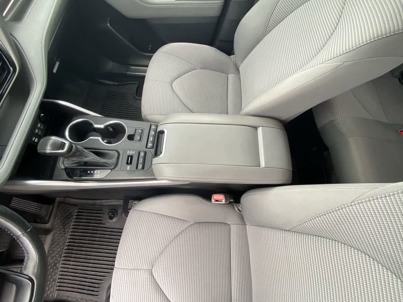 Used 2022 Toyota Highlander LE AWD/4WD image 20