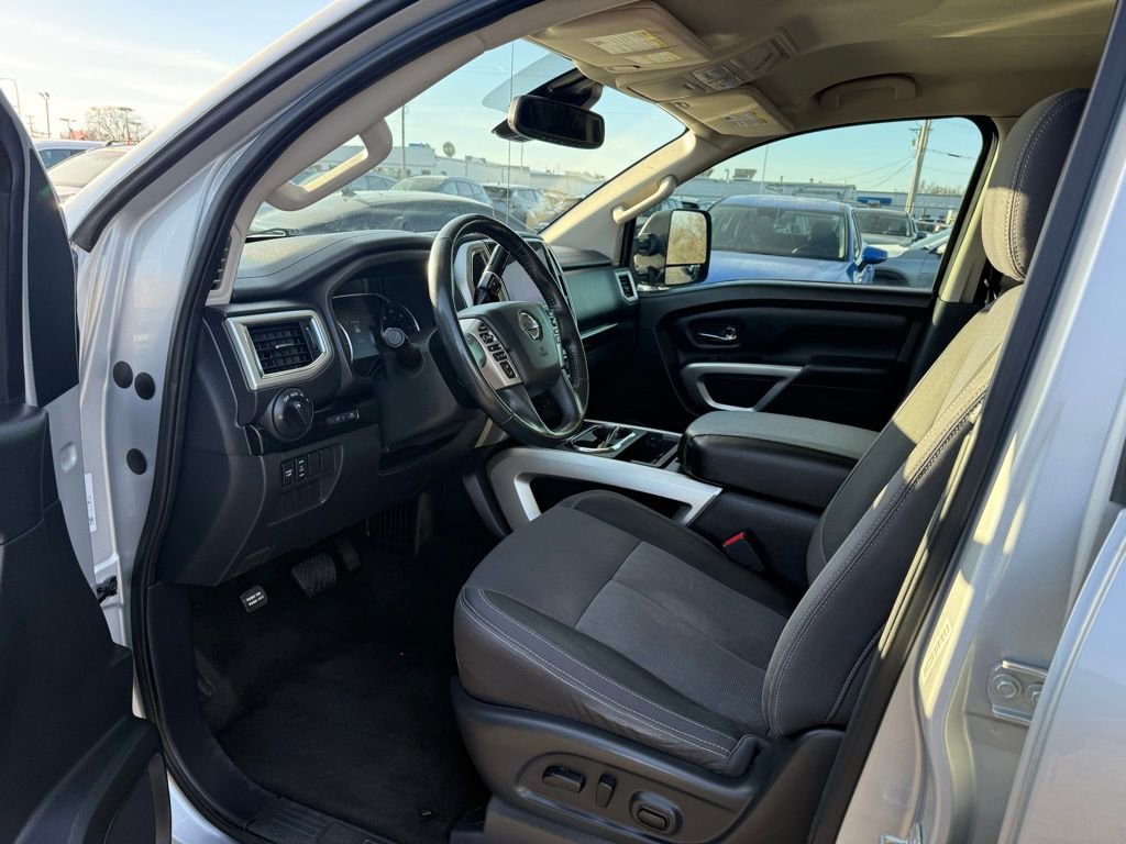 Used 2020 Nissan Titan SV w/ SV Convenience Package image 8