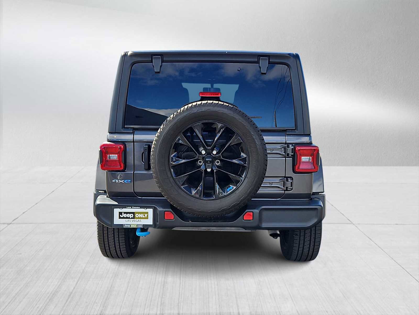 Used 2023 Jeep Wrangler Sahara image 7