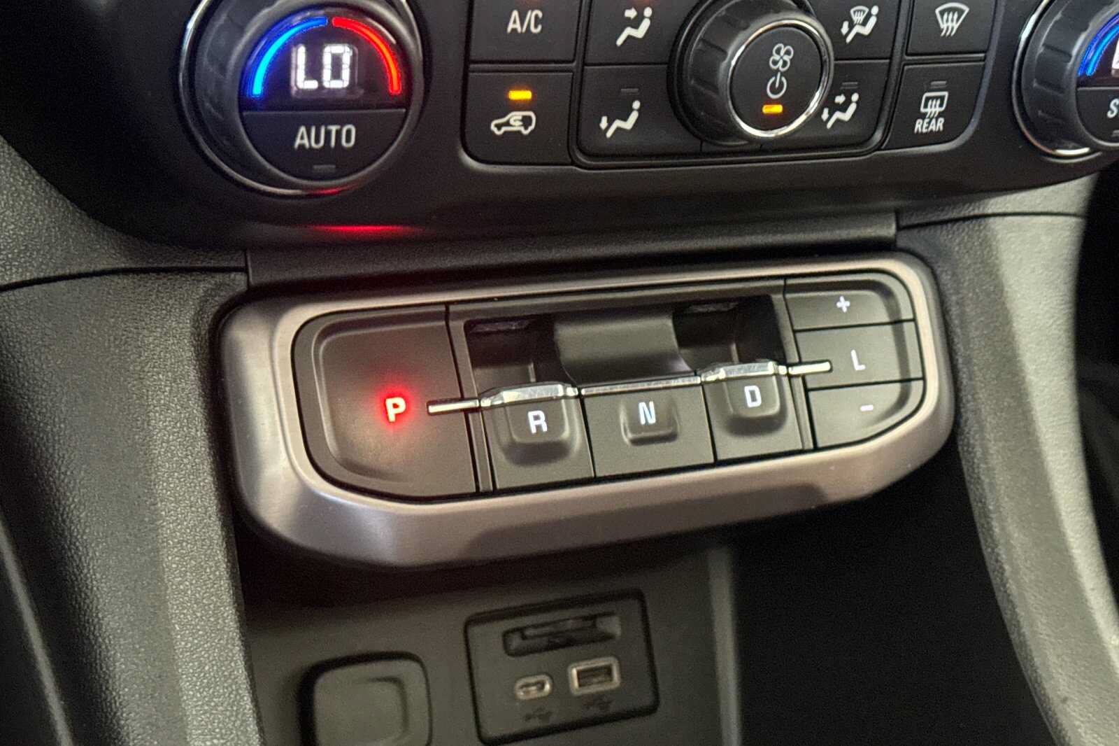 Used 2020 GMC Acadia AT4 w/ Trailering Package AWD/4WD image 22