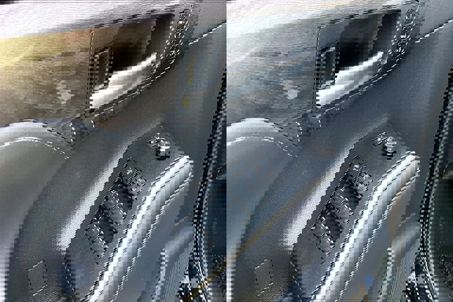 Used 2025 Toyota Highlander Platinum image 31