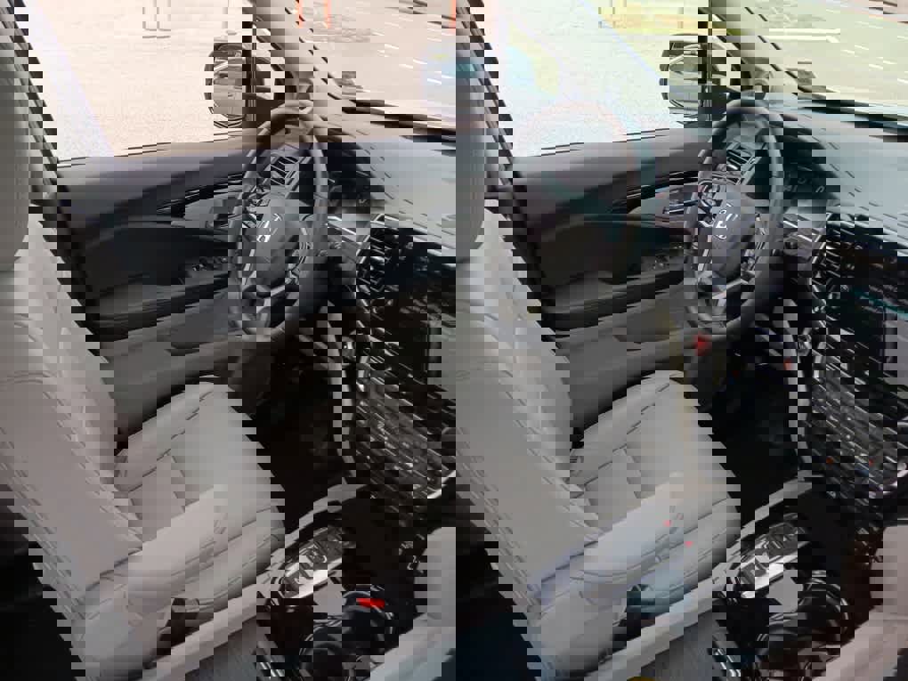 Used 2022 Honda Pilot Touring image 12