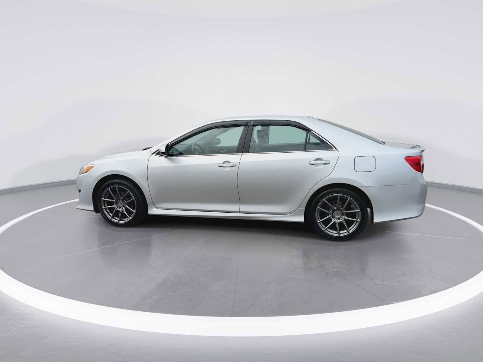Used 2014 Toyota Camry SE image 5