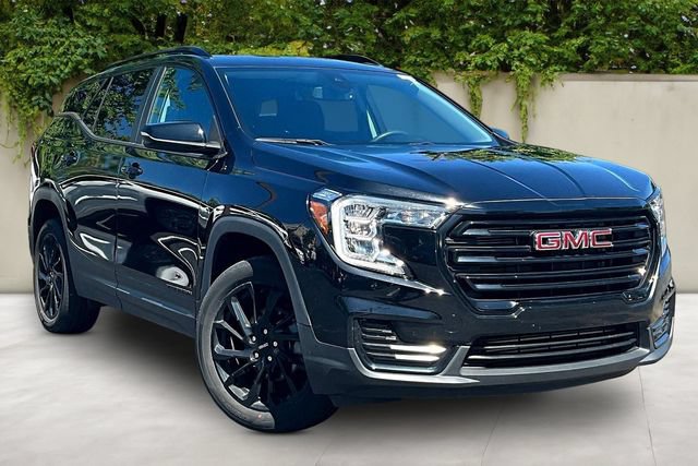 Used 2023 GMC Terrain SLE w/ Driver Convenience Package AWD/4WD image 3