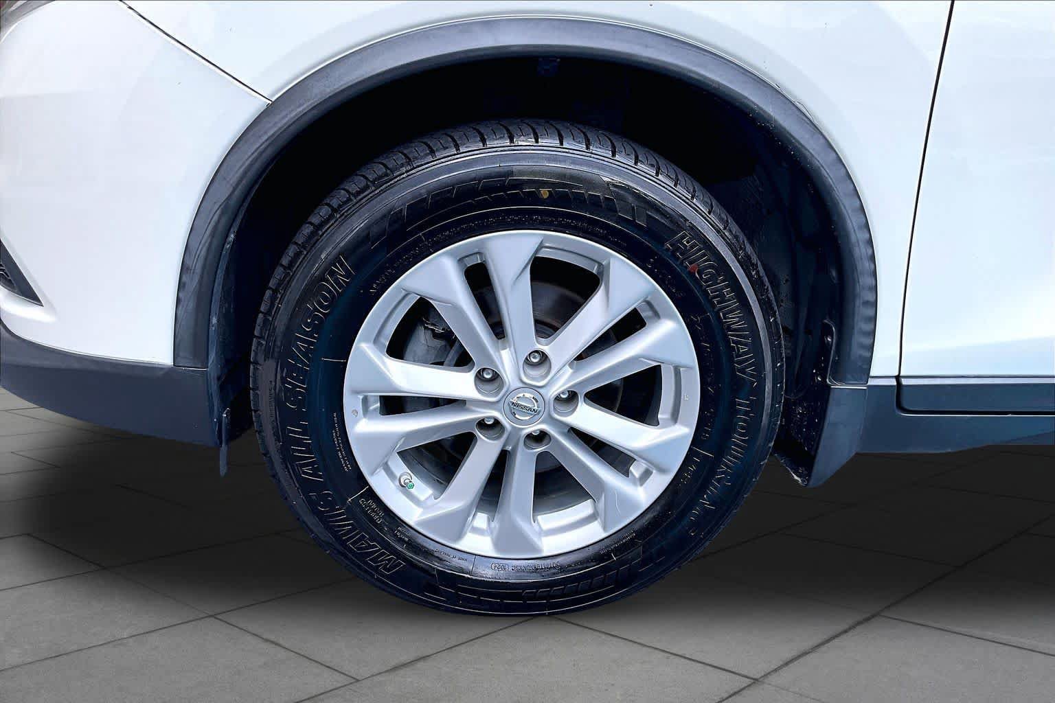 Used 2016 Nissan Rogue SV FWD image 11