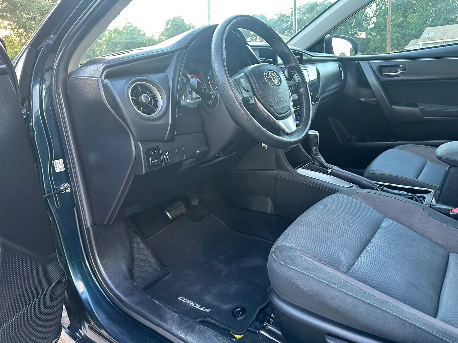 Used 2019 Toyota Corolla LE FWD image 10