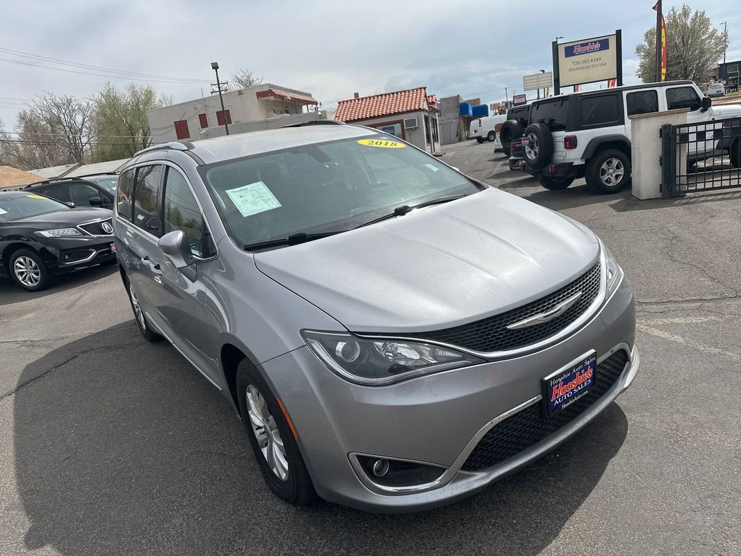Used 2018 Chrysler Pacifica Touring-L FWD image 9