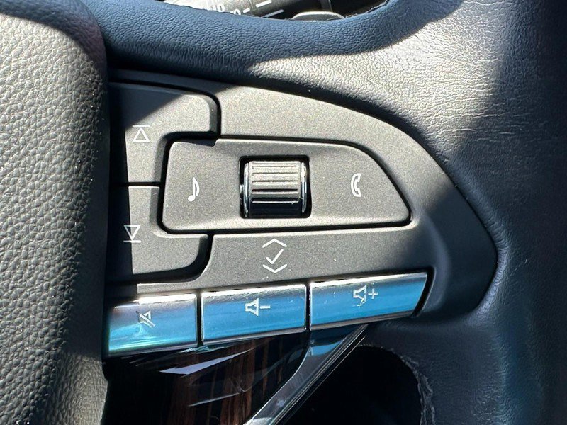 Used 2023 Cadillac Escalade Premium Luxury image 22