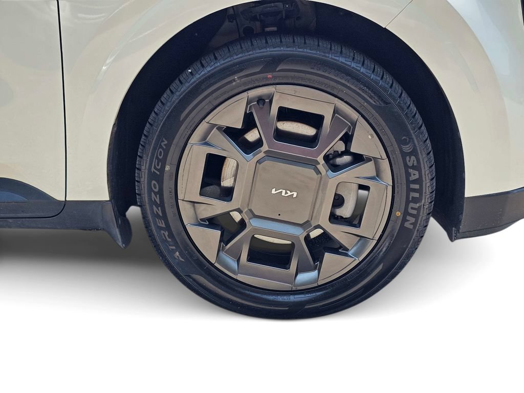 Certified 2025 Kia Carnival EX FWD image 6