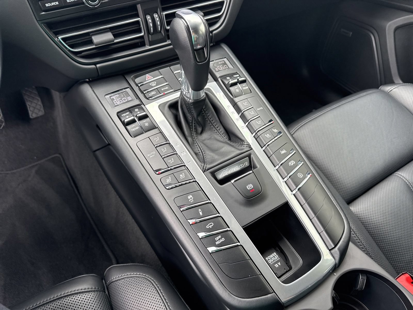 Used 2021 Porsche Macan GTS AWD/4WD image 29
