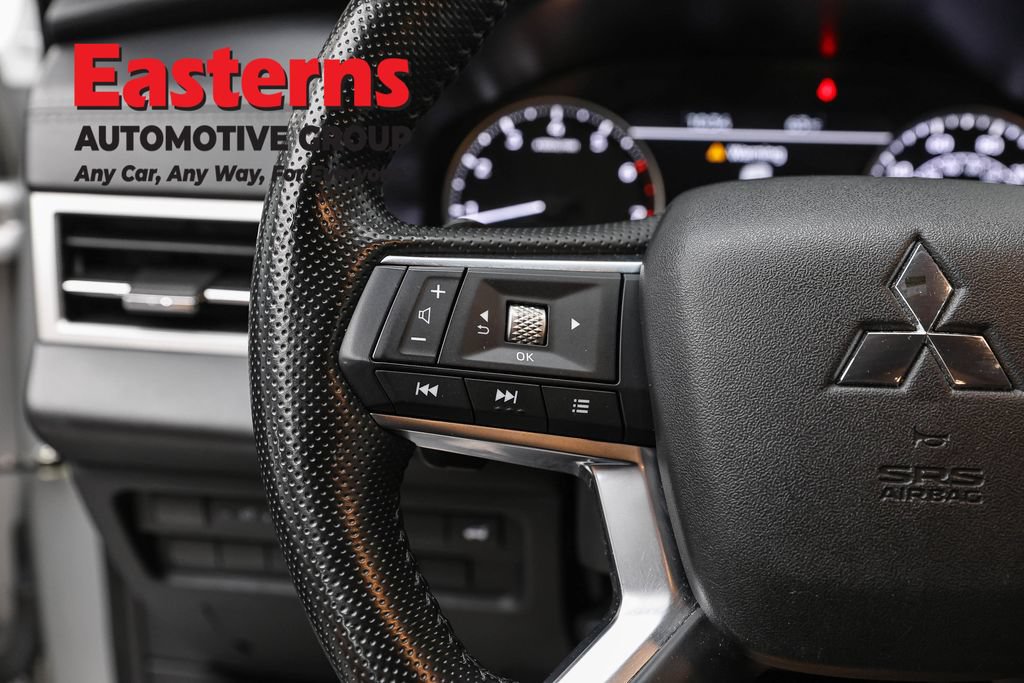 Used 2024 Mitsubishi Outlander SE FWD image 17