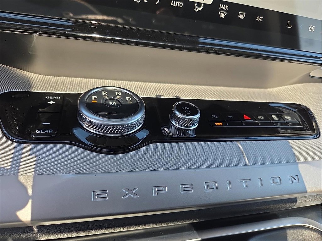 New 2025 Ford Expedition Active image 15