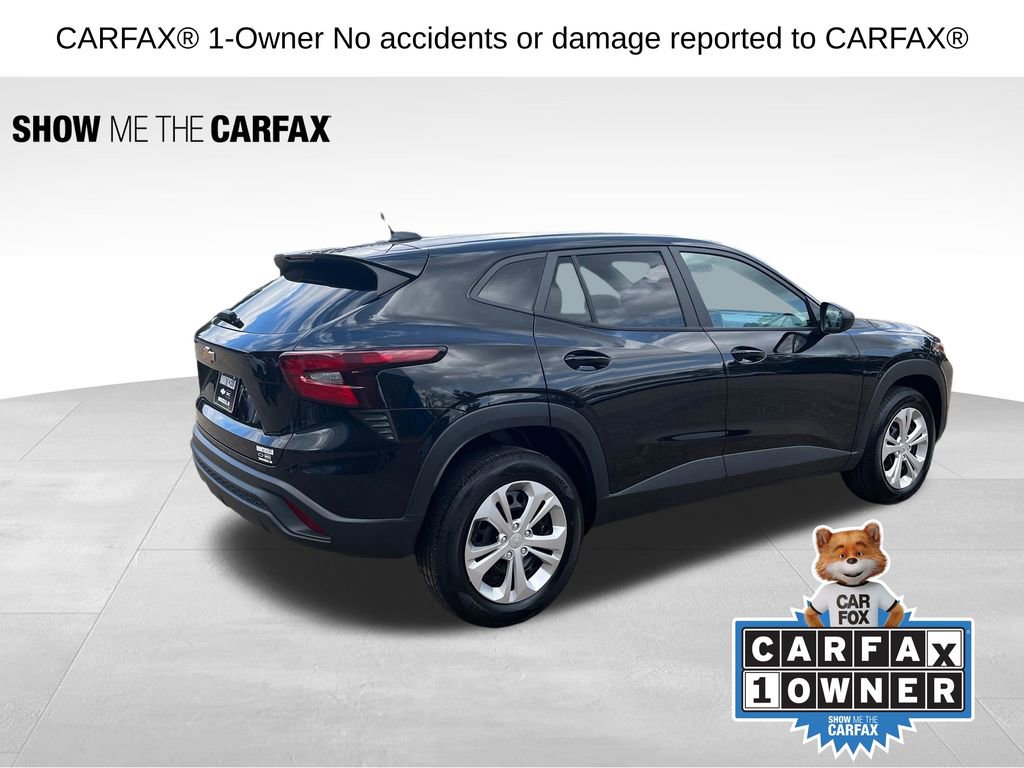 Used 2025 Chevrolet Trax LS image 3